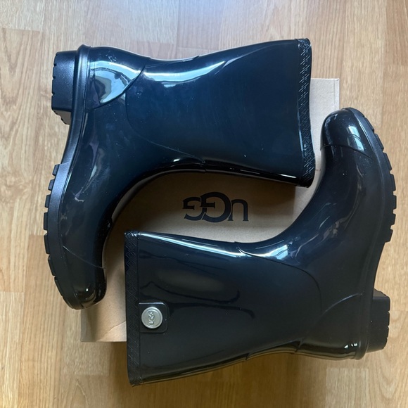 UGG Black Winter Rain Boots - Picture 5 of 11